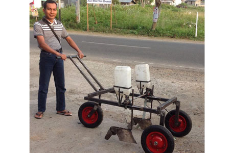 Mesin Tanam Chitajok Rakitan Eks Kombatan Menangi Lomba